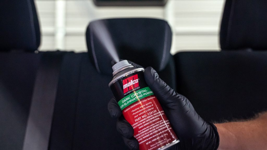 chai xịt khử mùi ô tô