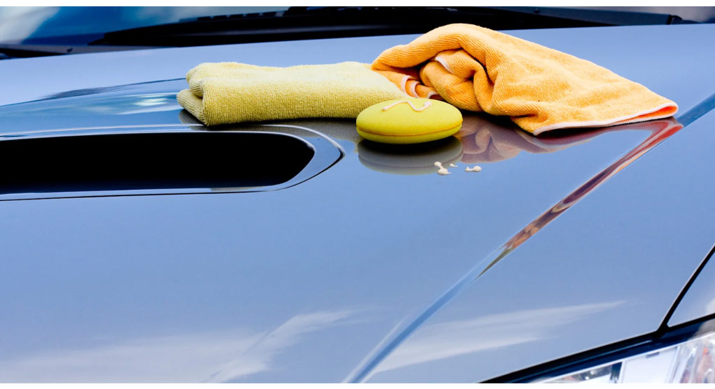 dùng sáp xi tự đánh bóng xe hơi tại nhà